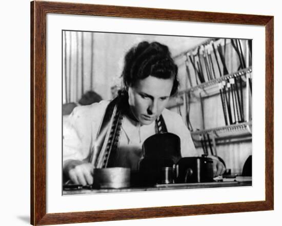 Leni Riefenstahl (b/w photo)-null-Framed Photo