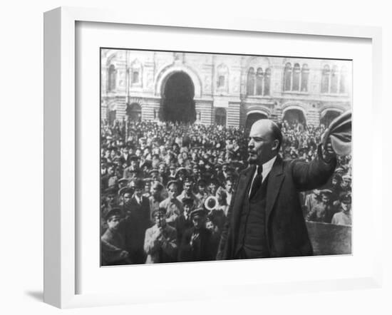 Lenin Addressing a Crowd in Red Square, Moscow, Russian Revolution, October 1917-null-Framed Giclee Print