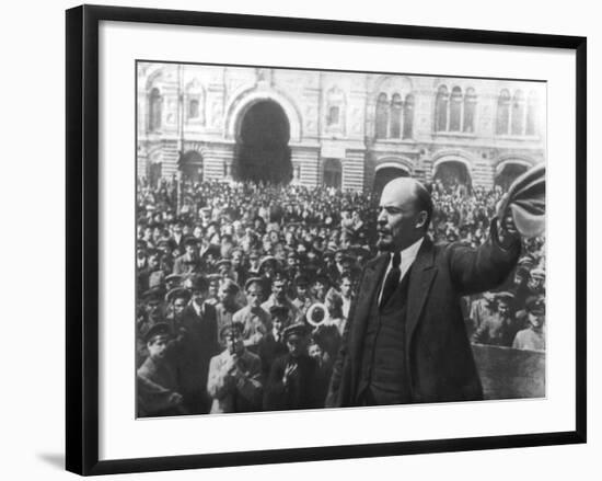 Lenin Addressing a Crowd in Red Square, Moscow, Russian Revolution, October 1917-null-Framed Giclee Print