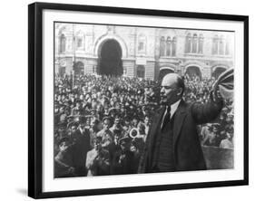 Lenin Addressing a Crowd in Red Square, Moscow, Russian Revolution, October 1917-null-Framed Giclee Print