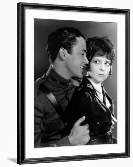 Les Ailes WINGS by WilliamWellman with Richard Arlen and Clara Bow, 1927 (Oscar, 1927) (b/w photo)-null-Framed Photo