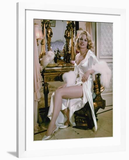 Les Ambitieux THE CARPETBAGGERS by Edward Dmytryk with Carroll Baker, 1964 (photo)-null-Framed Photo