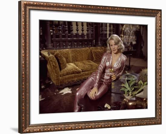 Les Ambitieux THE CARPETBAGGERS by Edward Dmytryk with Carroll Baker, 1964 (photo)-null-Framed Photo