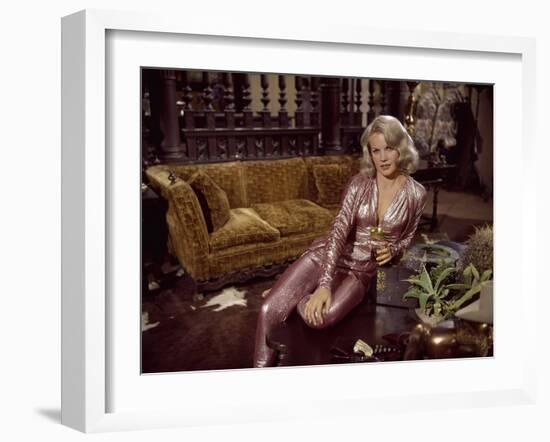 Les Ambitieux THE CARPETBAGGERS by Edward Dmytryk with Carroll Baker, 1964 (photo)-null-Framed Photo