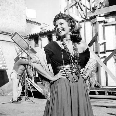 https://imgc.allpostersimages.com/img/posters/les-amours-by-carmen-the-loves-of-carmen-by-charlesvidor-with-rita-hayworth-1948-b-w-photo_u-L-Q1C1V9G0.jpg?artPerspective=n