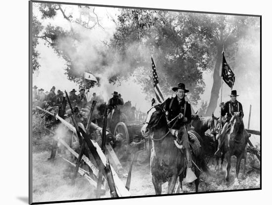Les Cavaliers THE HORSE SOLDIERS by John Ford with John Wayne, 1959 (b/w photo)-null-Mounted Photo