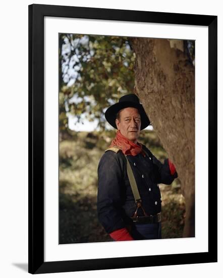 Les Cavaliers THE HORSE SOLDIERS by John Ford with John Wayne, 1959 (photo)-null-Framed Photo