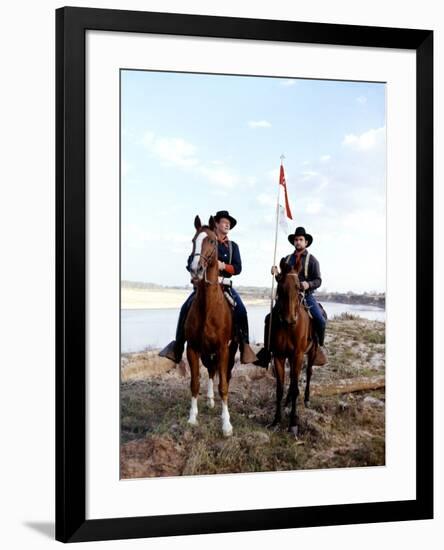 Les Cavaliers THE HORSE SOLDIERS by John Ford with John Wayne, 1959 (photo)-null-Framed Photo