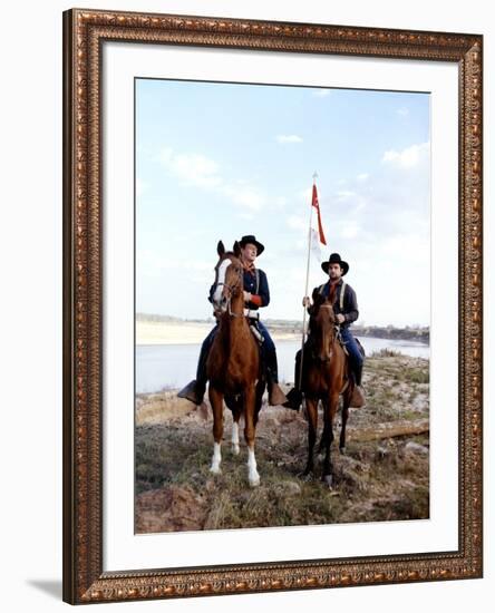 Les Cavaliers THE HORSE SOLDIERS by John Ford with John Wayne, 1959 (photo)-null-Framed Photo