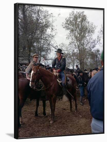 Les Cavaliers THE HORSE SOLDIERS by John Ford with John Wayne, 1959 (photo)-null-Framed Photo