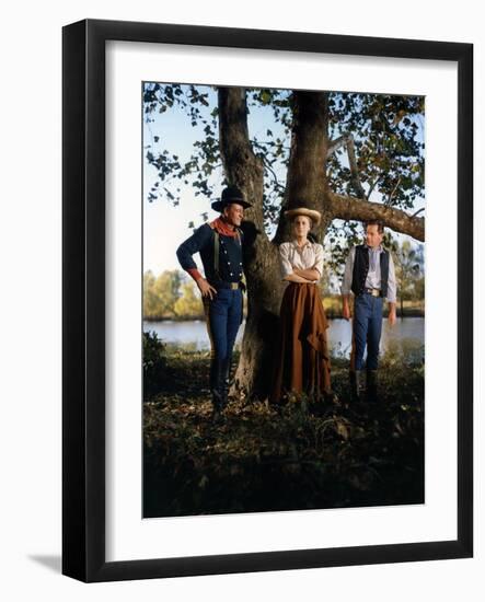 Les Cavaliers THE HORSE SOLDIERS by John Ford with John Wayne, Constance Towers and William Holden,-null-Framed Photo
