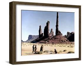 Les Cheyennes CHEYENNE AUTUMN by JohnFord, 1964 (photo)-null-Framed Photo