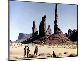 Les Cheyennes CHEYENNE AUTUMN by JohnFord, 1964 (photo)-null-Mounted Photo