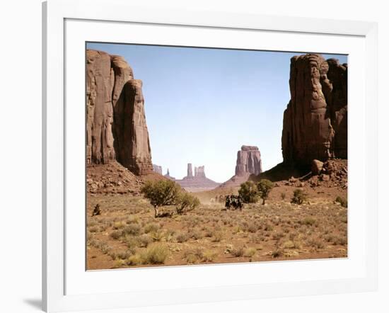 Les Cheyennes CHEYENNE AUTUMN by JohnFord, 1964 (photo)-null-Framed Photo