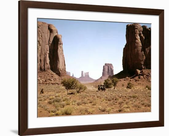 Les Cheyennes CHEYENNE AUTUMN by JohnFord, 1964 (photo)-null-Framed Photo