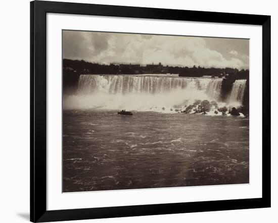 Les chutes du Niagara, au fond vue de la ville-George Barker-Framed Giclee Print