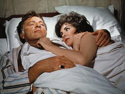 https://imgc.allpostersimages.com/img/posters/les-comediens-the-comedians-by-peterglenville-with-elizabeth-taylor-and-richard-burton-1967-photo_u-L-Q1C1KZH0.jpg?artPerspective=n