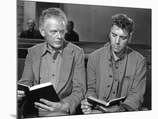 Les demons by la Liberte Brute Force by JulesDassin with Charles Bickford and Burt Lancaster, 1947 -null-Mounted Photo