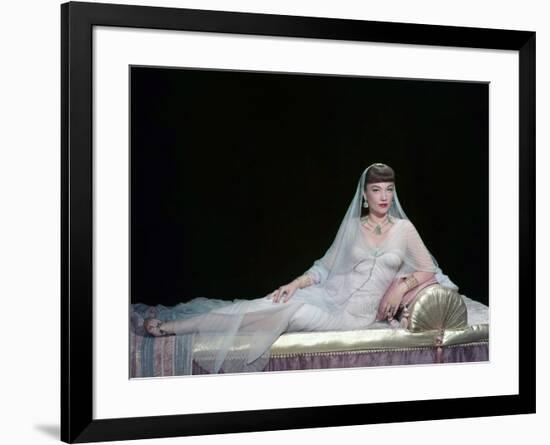 Les Dix Commandements THE TEN COMMANDMENTS by CecilBDeMille with Anne Baxtern, 1956 (photo)-null-Framed Photo