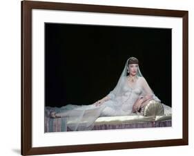 Les Dix Commandements THE TEN COMMANDMENTS by CecilBDeMille with Anne Baxtern, 1956 (photo)-null-Framed Photo
