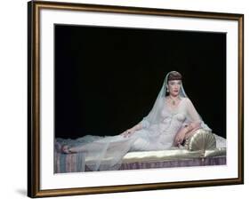 Les Dix Commandements THE TEN COMMANDMENTS by CecilBDeMille with Anne Baxtern, 1956 (photo)-null-Framed Photo