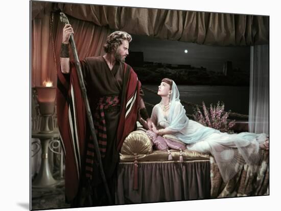 Les Dix Commandements THE TEN COMMANDMENTS by CecilBDeMille with Charlton Heston and Anne Baxter, 1-null-Mounted Photo