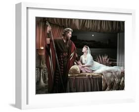 Les Dix Commandements THE TEN COMMANDMENTS by CecilBDeMille with Charlton Heston and Anne Baxter, 1-null-Framed Photo