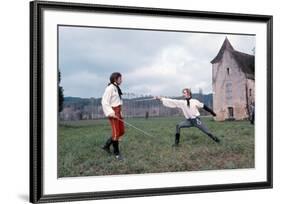 Les Duellistes THE DUELLISTS by RidleyScott with Harvey Keitel and Keith Carradine, 1977 (photo)-null-Framed Photo