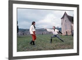 Les Duellistes THE DUELLISTS by RidleyScott with Harvey Keitel and Keith Carradine, 1977 (photo)-null-Framed Photo