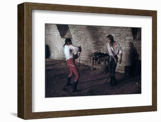 Les Duellistes THE DUELLISTS by RidleyScott with Harvey Keitel and Keith Carradine, 1977 (photo)-null-Framed Photo