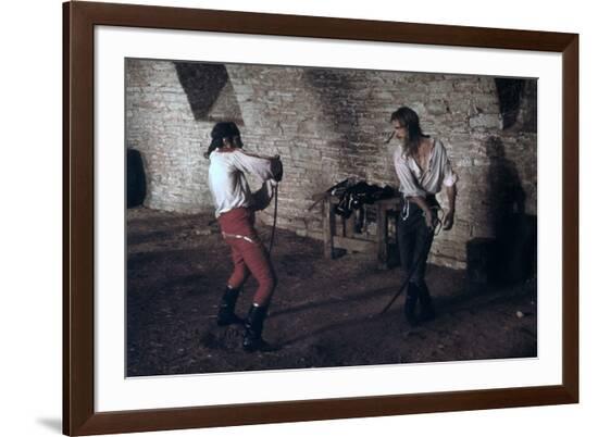 Les Duellistes THE DUELLISTS by RidleyScott with Harvey Keitel and Keith Carradine, 1977 (photo)--Framed Photo