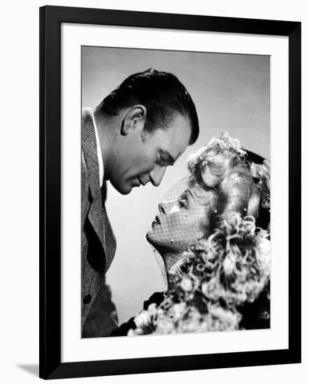 Les Ecumeurs THE SPOILERS by Ray Enright with John Wayne and Marlene Dietrich, 1942 (b/w photo)-null-Framed Photo