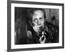 Les Forbans by la nuit Night and the City by JulesDassin with Richard Widmark, 1950 (b/w photo)-null-Framed Photo