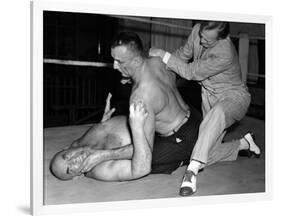 Les Forbans by la nuit Night and the City by JulesDassin with Richard Widmark, 1950 (b/w photo)-null-Framed Photo