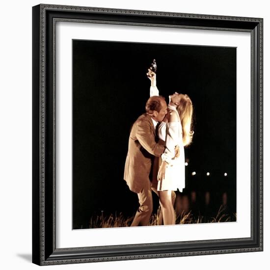 Les Gens by la pluie THE RAIN PEOPLE by Francis Ford Coppola with Shirley Knight and Robert Duvall,-null-Framed Photo