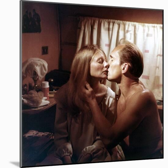 Les Gens by la pluie THE RAIN PEOPLE by Francis Ford Coppola with Shirley Knight and Robert Duvall,-null-Mounted Photo