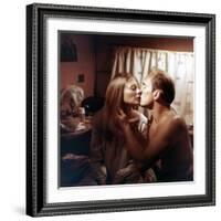 Les Gens by la pluie THE RAIN PEOPLE by Francis Ford Coppola with Shirley Knight and Robert Duvall,-null-Framed Photo