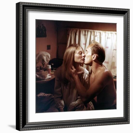 Les Gens by la pluie THE RAIN PEOPLE by Francis Ford Coppola with Shirley Knight and Robert Duvall,-null-Framed Photo