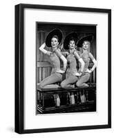 Les Girls, De George Cukor Avec Mitzi Gaynor, Kay Kendall, Taina Elg, 1957-null-Framed Photo