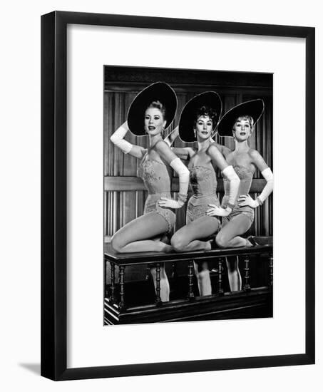 Les Girls, De George Cukor Avec Mitzi Gaynor, Kay Kendall, Taina Elg, 1957-null-Framed Photo