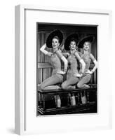 Les Girls, De George Cukor Avec Mitzi Gaynor, Kay Kendall, Taina Elg, 1957-null-Framed Photo