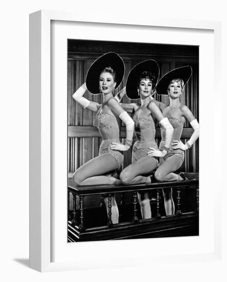 Les Girls, De George Cukor Avec Mitzi Gaynor, Kay Kendall, Taina Elg, 1957-null-Framed Photo