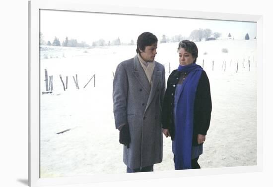 Les granges brulees by JeanChapot with Alain Delon and Simone Signoret, 1973 (photo)-null-Framed Photo