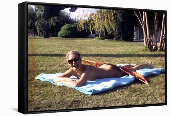 LES INNOCENTS AUX MAINS SALES, 1974 directed by CLAUDE CHABROL Romy Schneider (photo)-null-Framed Stretched Canvas