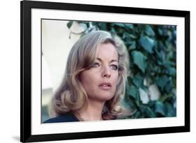 LES INNOCENTS AUX MAINS SALES, 1974 directed by CLAUDE CHABROL Romy Schneider (photo)-null-Framed Photo