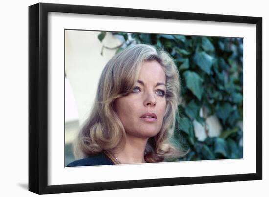 LES INNOCENTS AUX MAINS SALES, 1974 directed by CLAUDE CHABROL Romy Schneider (photo)-null-Framed Photo