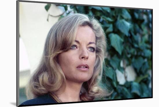 LES INNOCENTS AUX MAINS SALES, 1974 directed by CLAUDE CHABROL Romy Schneider (photo)-null-Mounted Photo