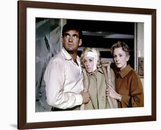 Les Oiseaux BIRDS d'AlfredHitchcock with Rod Taylor, Tippi Hedren, Jessica Tandy, 1963 (photo)-null-Framed Photo