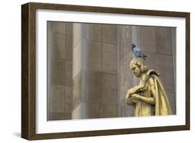 Les Oiseaux Statue-Cora Niele-Framed Giclee Print