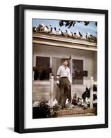 Les Oiseaux THE BIRDS d'Alfred Hitchcock with Rod Taylor, 1963 (photo)-null-Framed Photo